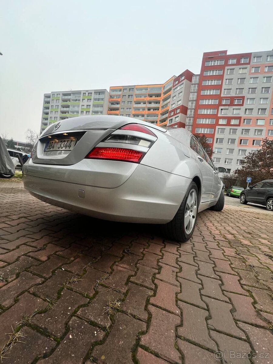 221 Mercedes-Benz - 17