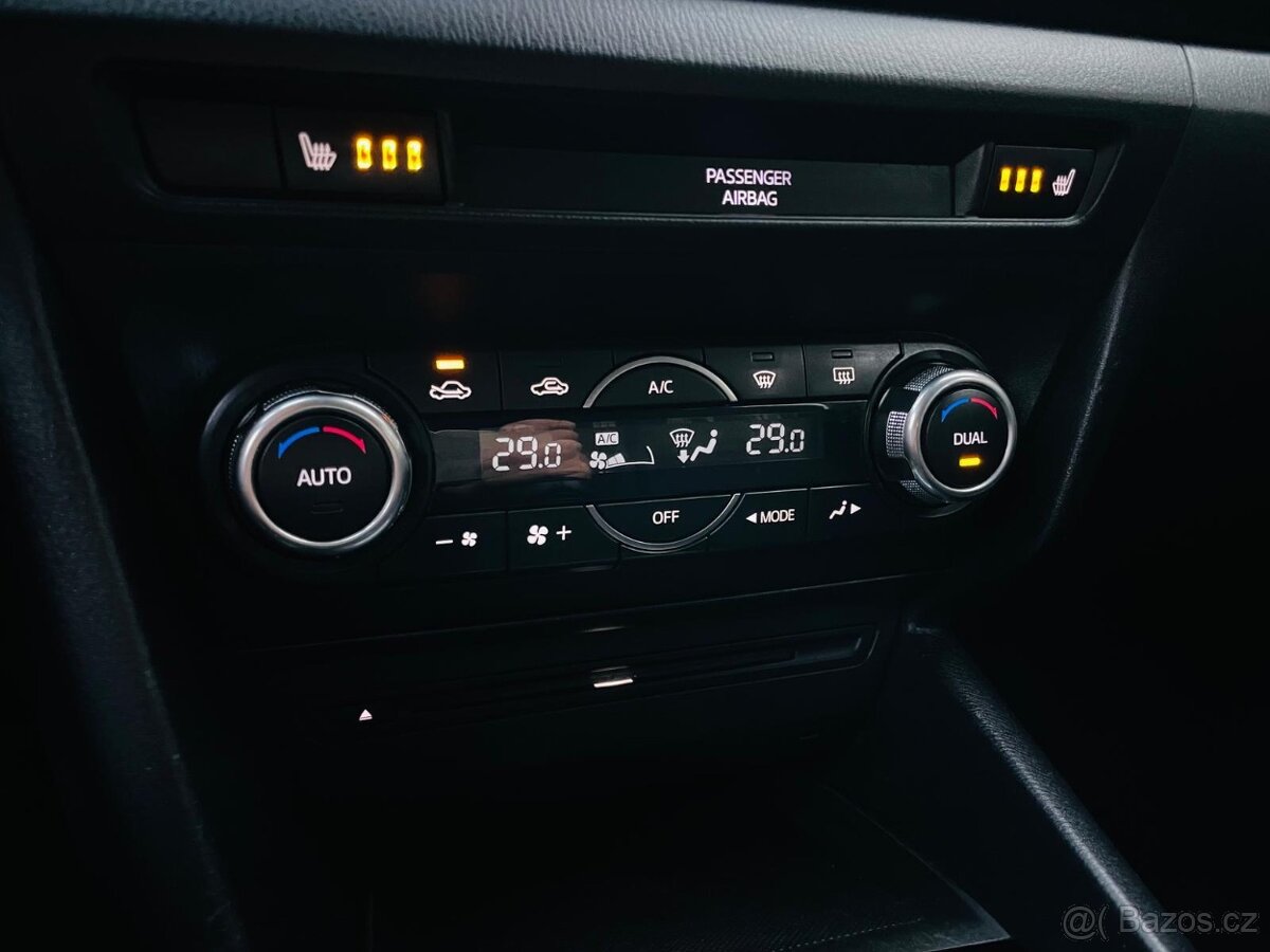 Mazda 3 2.0i BENZIN AUTOMAT VÝHŘEV LED SENZORY - 17
