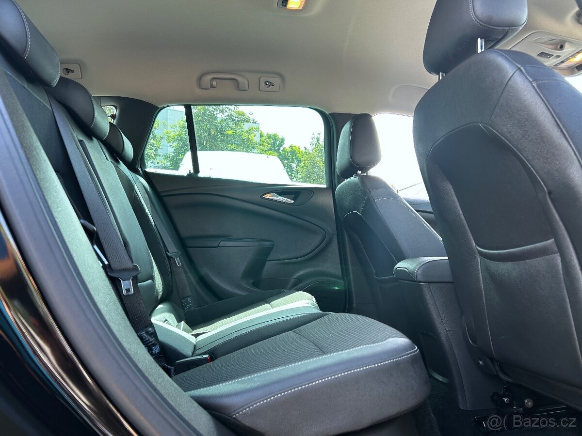 Opel Astra K kombi 2019, černá, 103.407 km - 17
