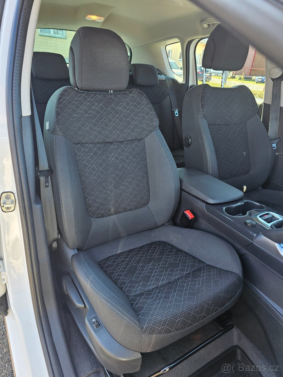 PEUGEOT 3008 2016 1.2 E-THP 96kW,VÝHŘEVY,TEMPOMAT,PARK.SENZ - 17