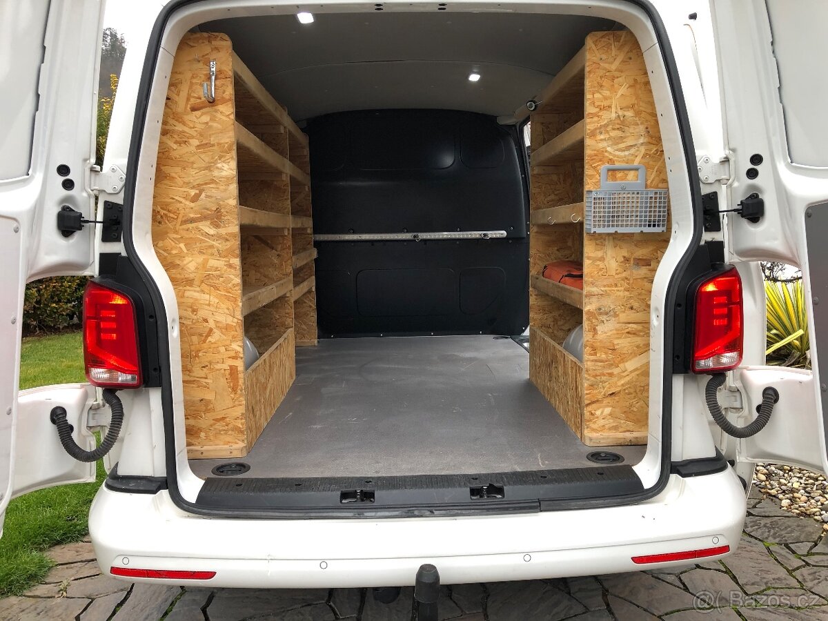 VW Transporter T6.1 ČR DPH 141 tis. km Barva Candy Multivan - 17