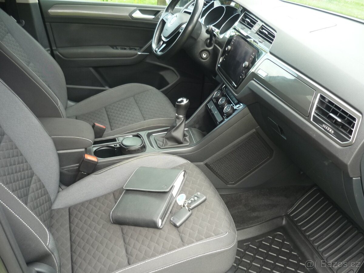 VW Touran, 1,6Tdi, rv 2018, 7 míst - 17