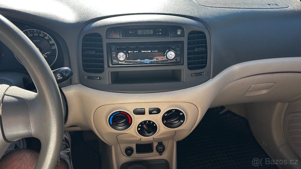 HYUNDAI ACCENT 1.4 - 17