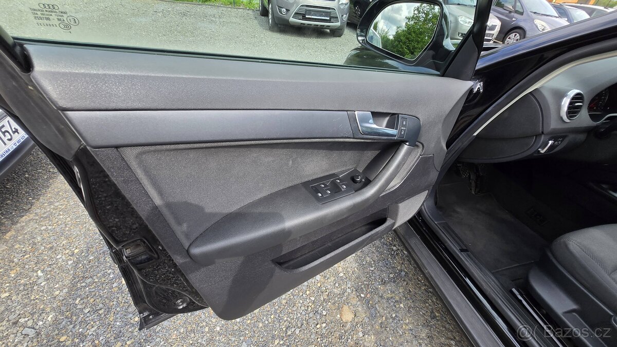 AUDI A4 TFSi ATTRACTION 1MAJITEL - 17