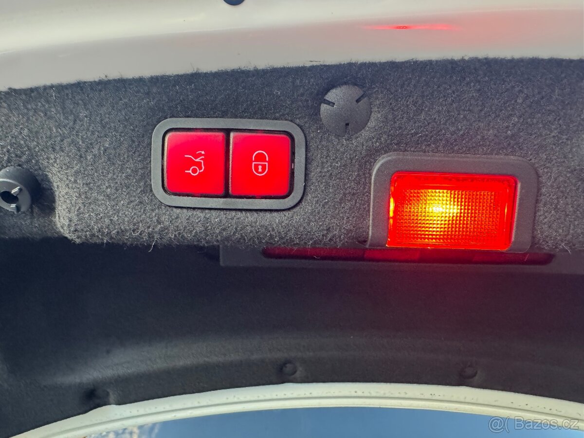 Mercedes -Benz Třídy 220d C Avantgarde 4Matic CZ koupeno - 17