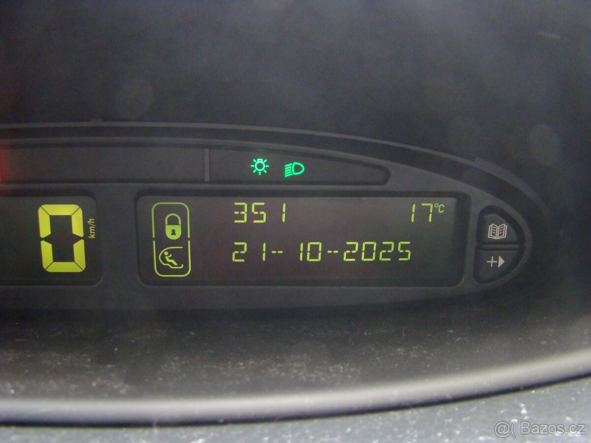 Citroën Xsara Picasso 1.6i ČR KLIMA - 17