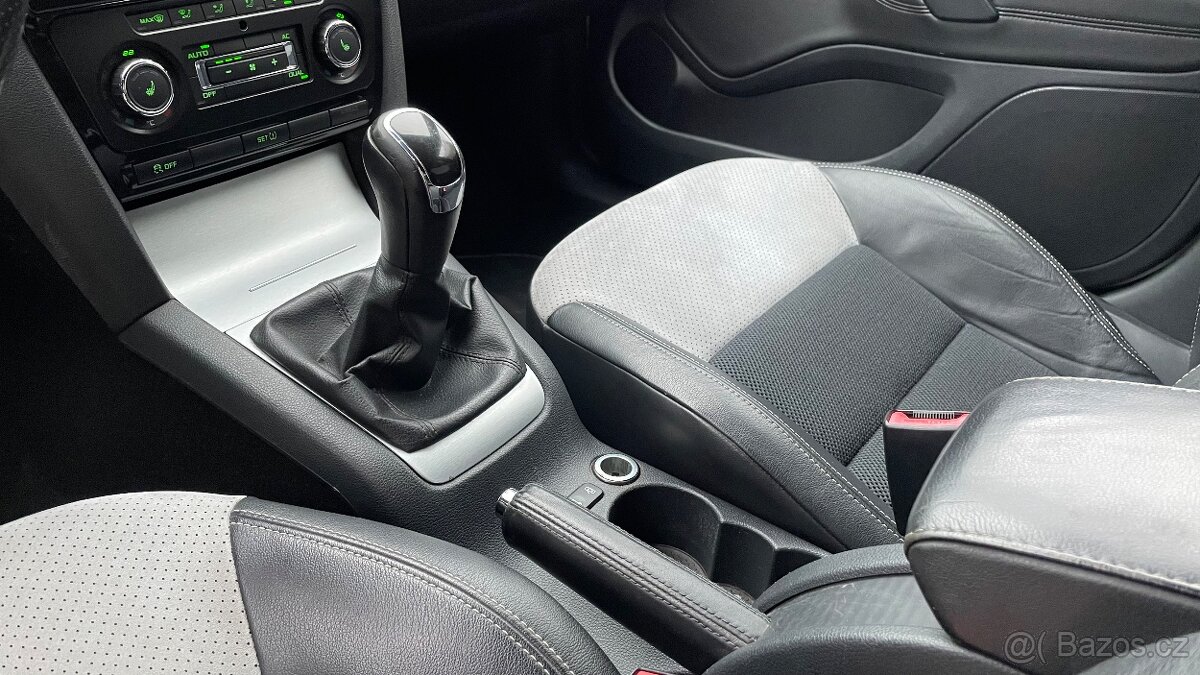 ŠKODA OCTAVIA 2.0TDi RS 125kW WEBASTO - 17