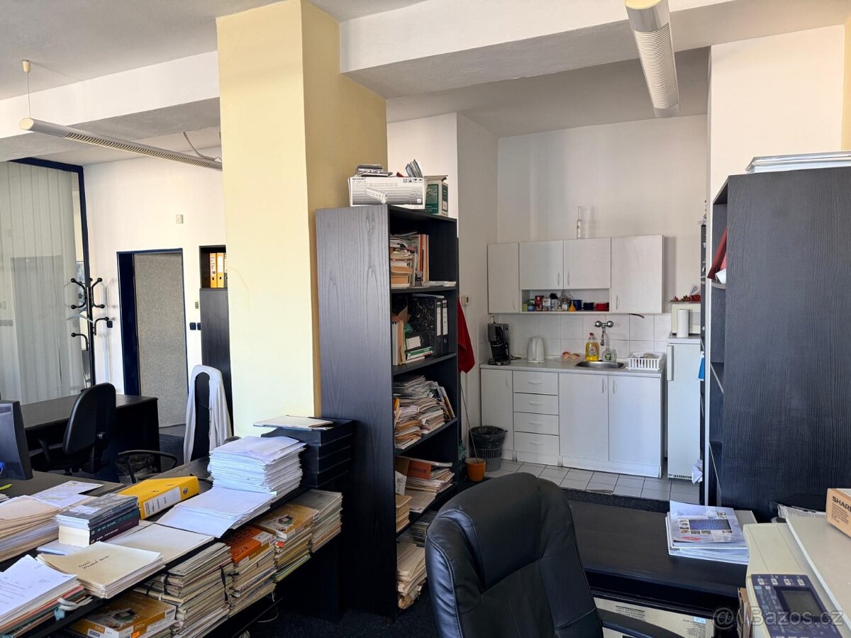 Obchodní a kancelářské prostory na náměstí v Bruntále - 17