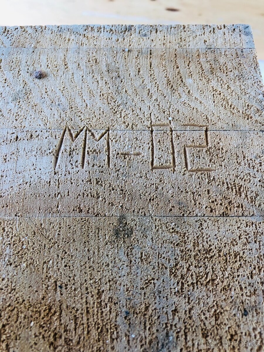 Vyřezávaný dřevěný stojan Antický sloup (NP004) - 17