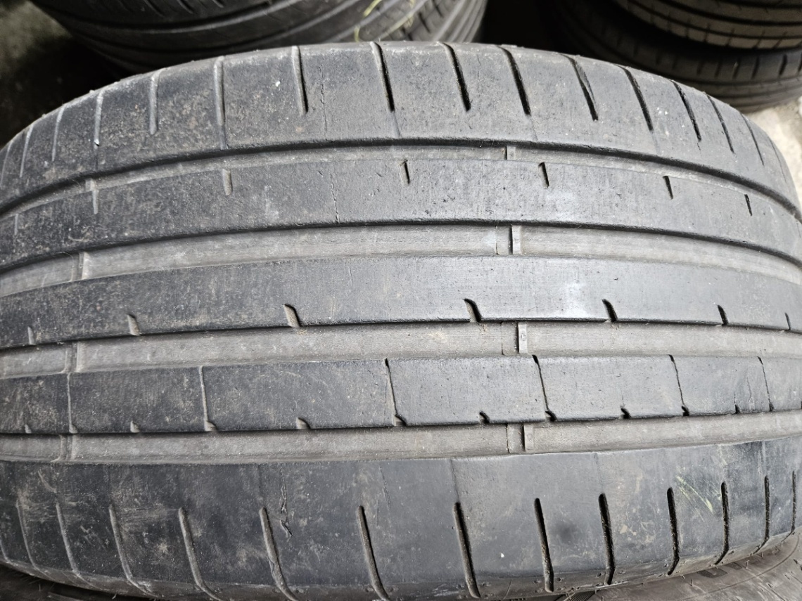 245/35R20 - 17