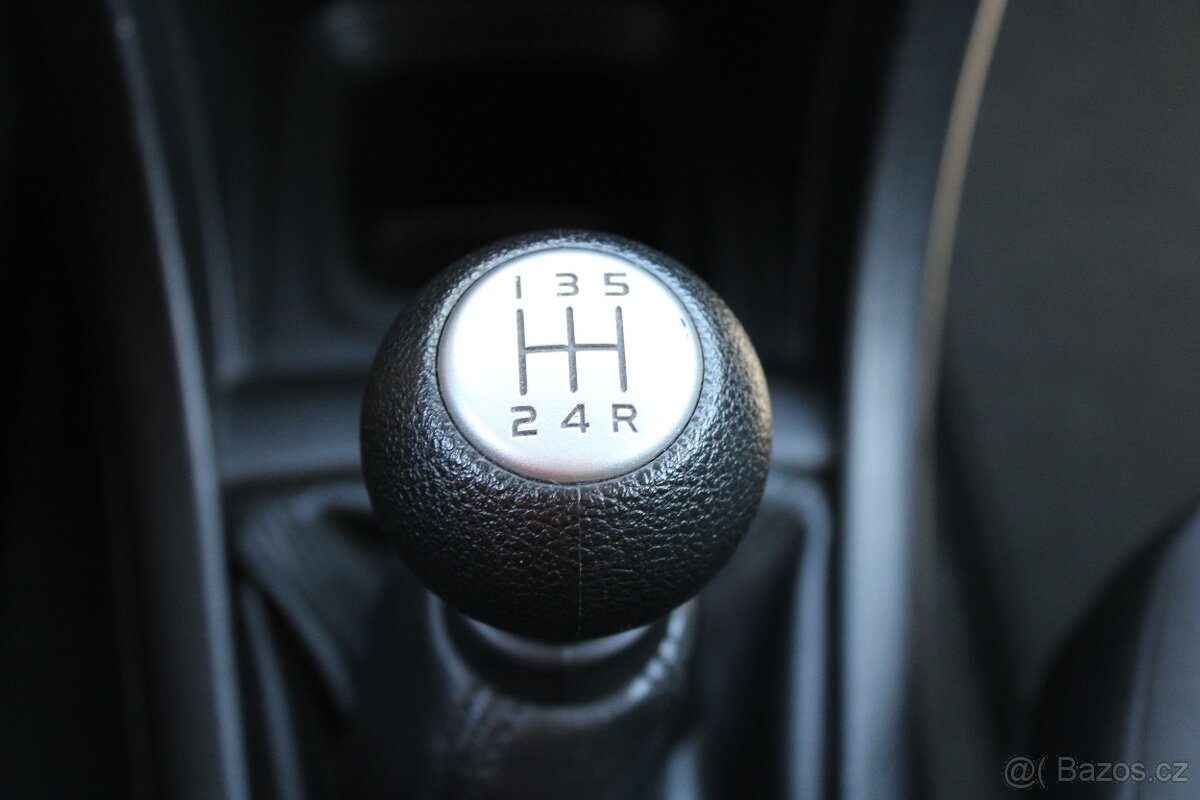 Suzuki Swift, 1,2i 66KW, SERVISKA, 4 x 4, KLIMA, r.v. 2014 - 17