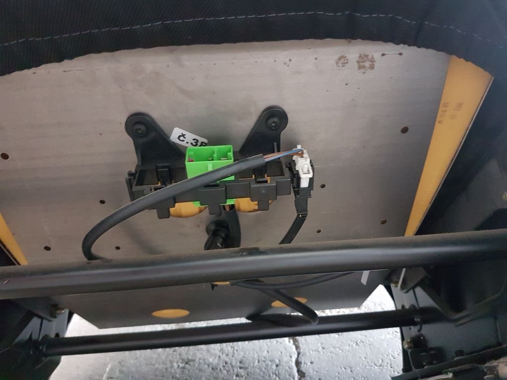 Vyhřívané černé sedačky + kabeláž Škoda Fabia Fl. - 17