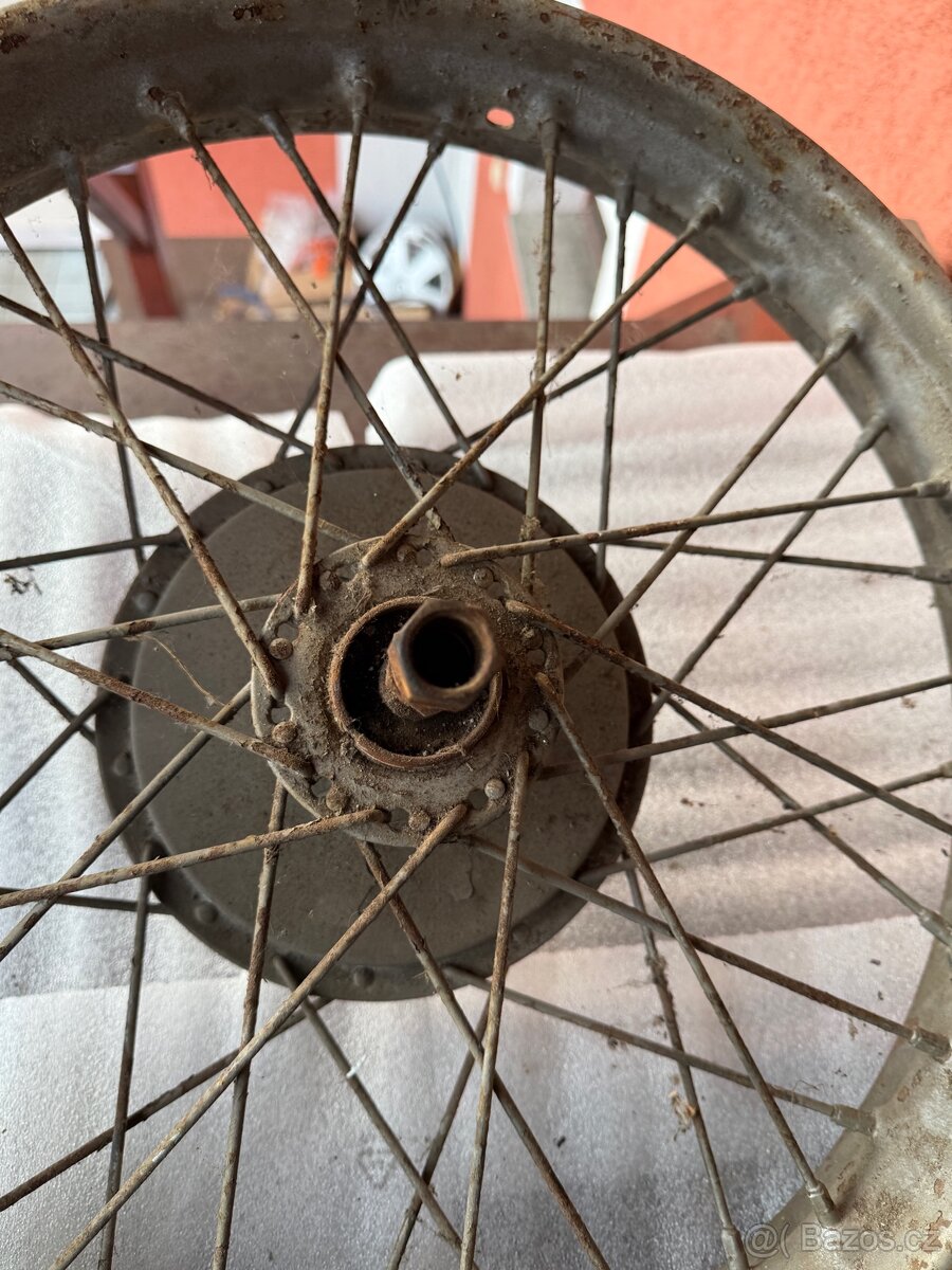 DKW - přední kolo s osou a brzdovým štítem - 17