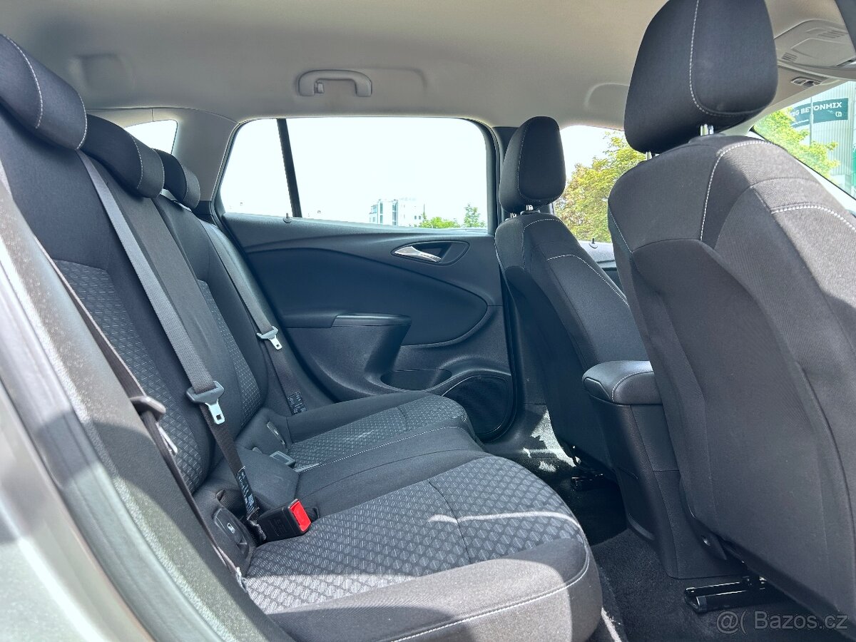 Opel Astra Sports Tourer, 2018, najeto 114 023, šedá - 17