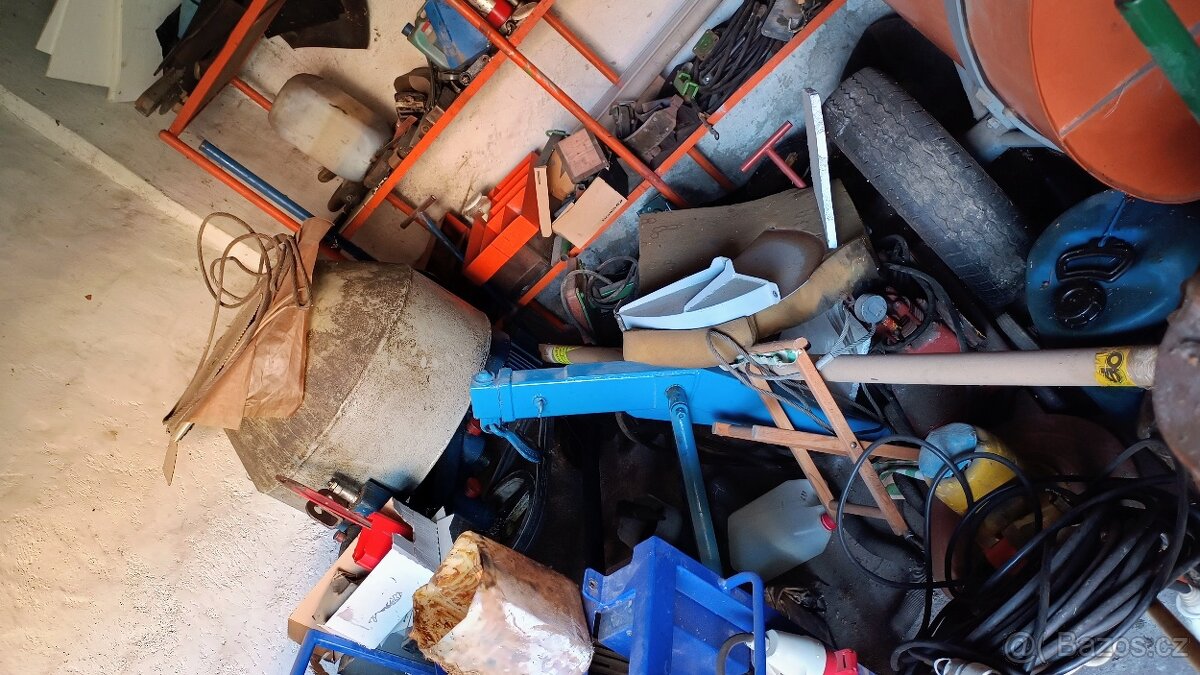 Traktor s kompletním příslušenstvím - 17