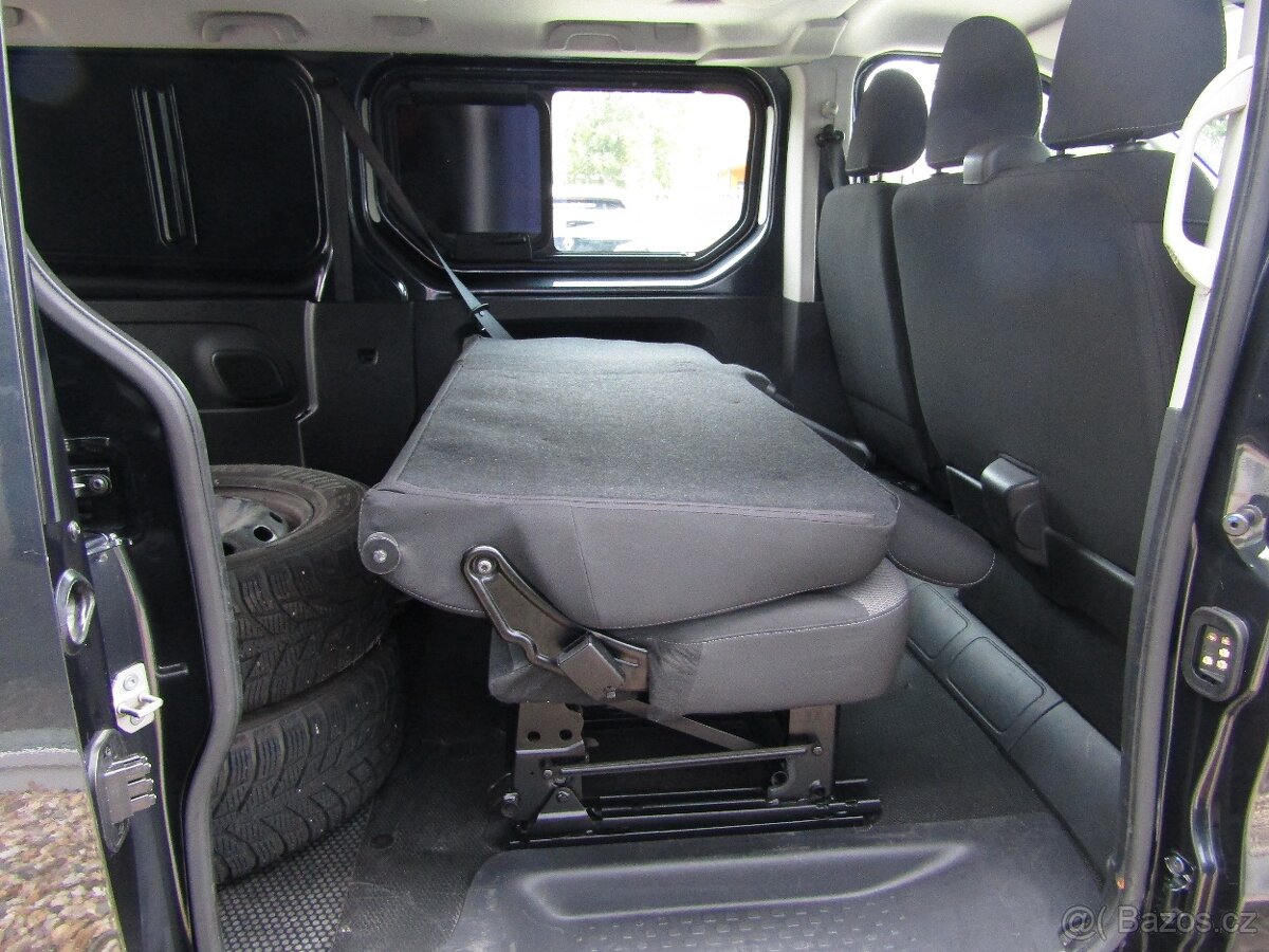 Renault Trafic III 2,0 dCi 110k Combi Van 6 míst L2 - 17