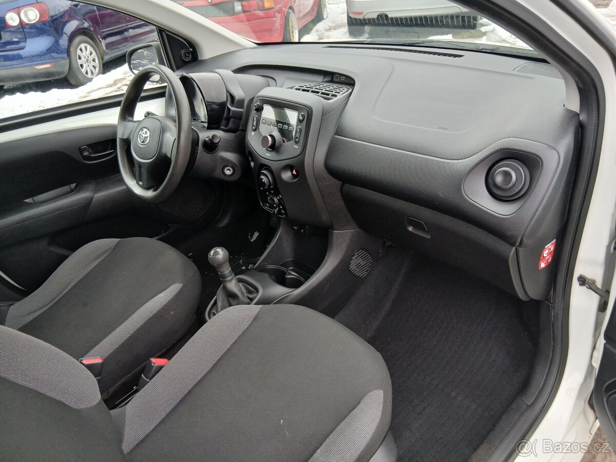 Toyota Aygo 1.0, 51 kW, klima - 17