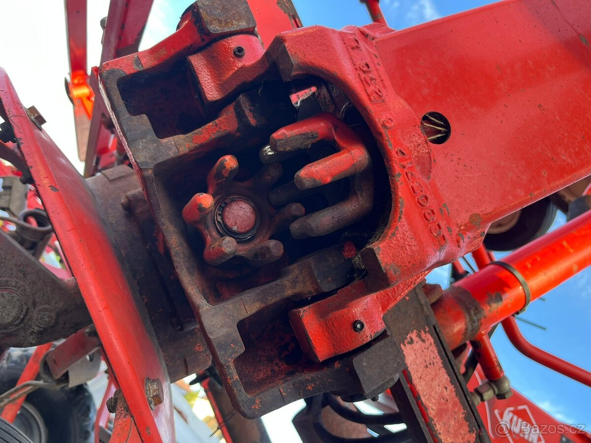 Obraceč sena, píce KÜHN GF 7702 - 17