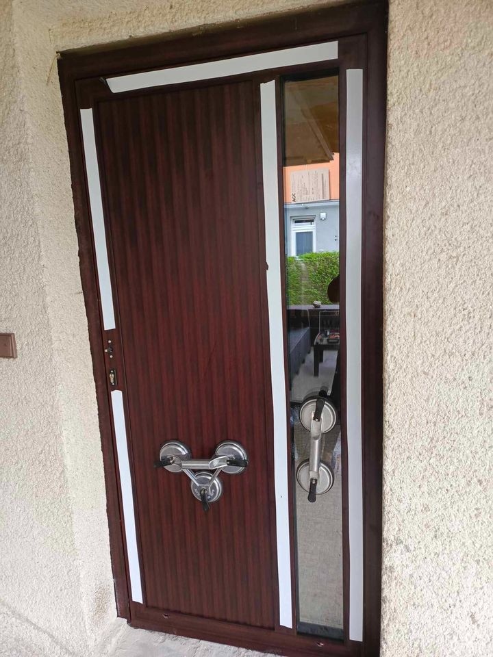 Prodám nové hliníkové dveře .Belgický profil. Aliplast - 17