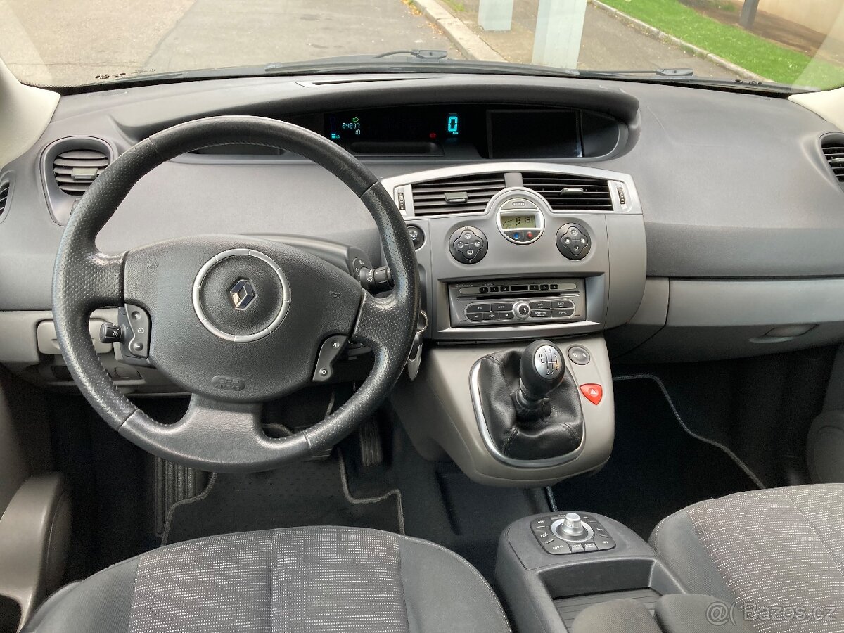 Renault Grand Scenic 2.0DCI 110 kW - 17