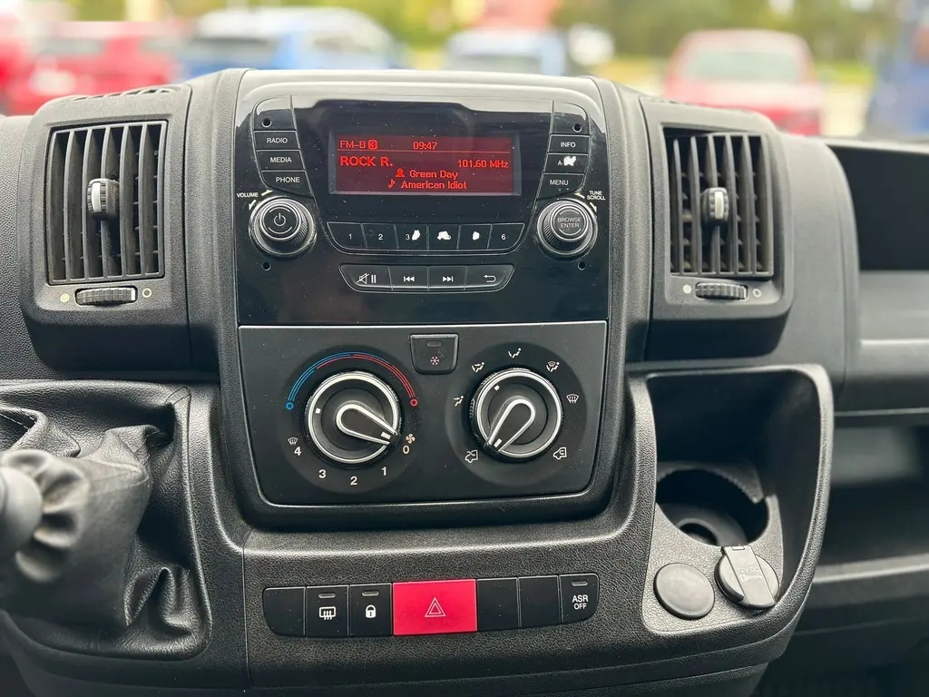 Peugeot Boxer, 33 L2H2 160"DPH"6míst"serviska - 17