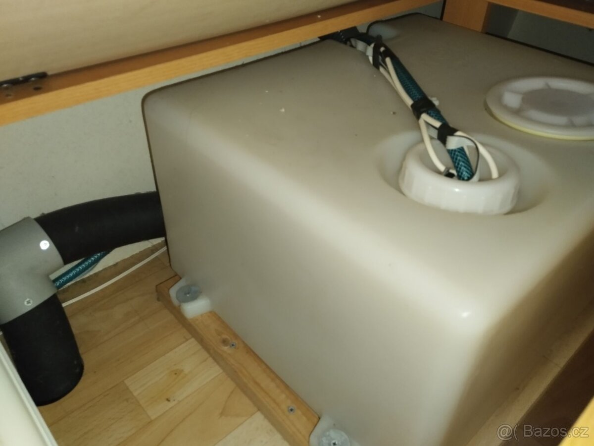 HOBBY 540UFe č.242. Pro 4. Fr. postel. Sprcha. Rok 2006 - 17