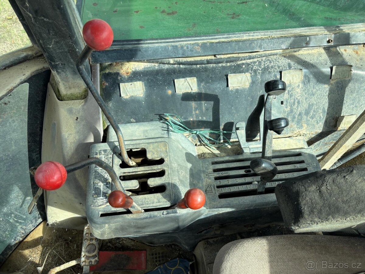 Kolový traktor John Deere 2850, nutné opravy - 17