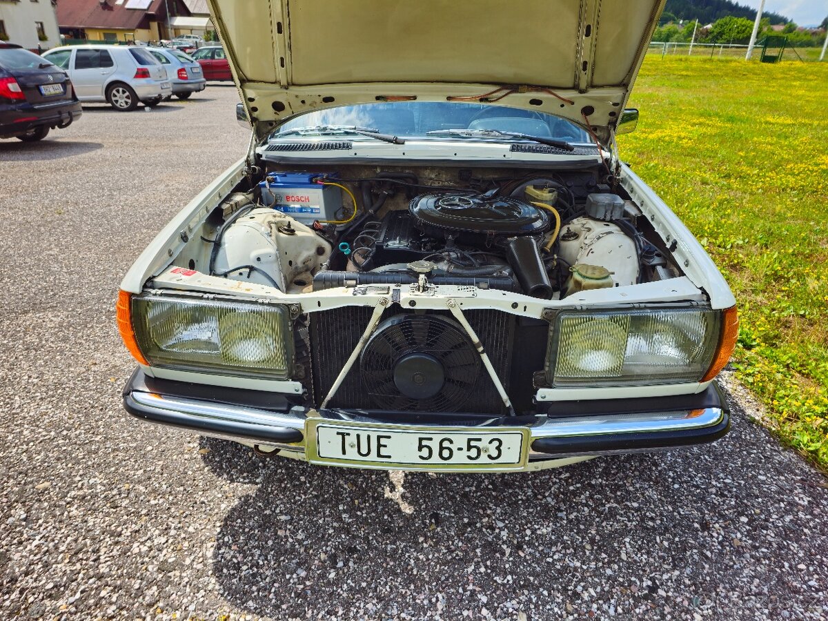 Mercedes Benz W123, 230E, piano - 17