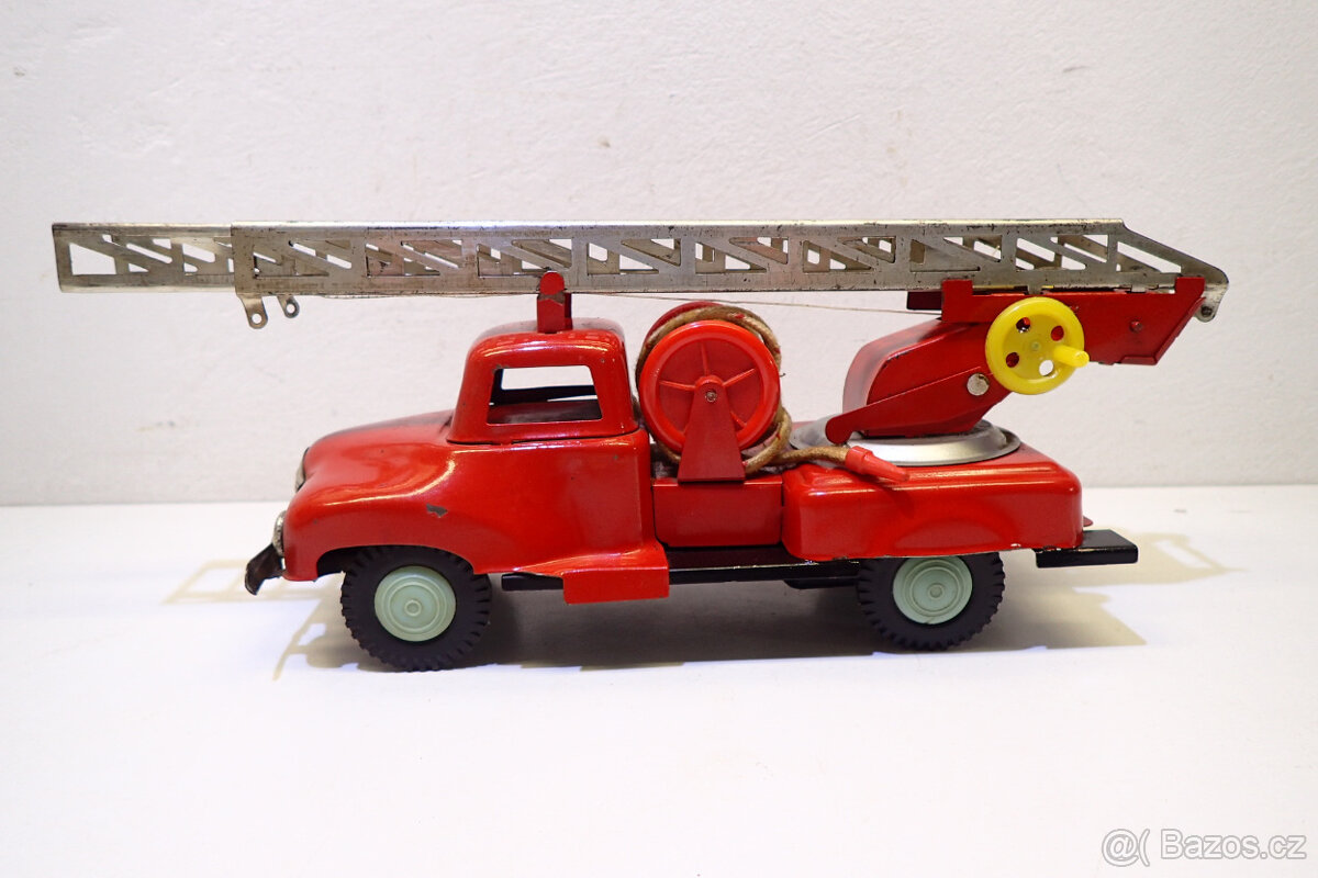 Hasičské Auto na setrvačník- staré Hračky - 17