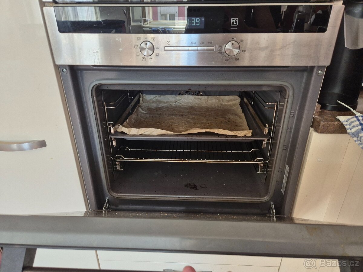 Kuchyně včetně spotřebičů a desky Technistone - 17