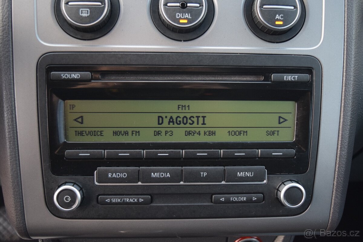 Volkswagen Touran 1.4 TSI 7MÍST VYHŘEV BOHATÁ VÝBAVA - 17