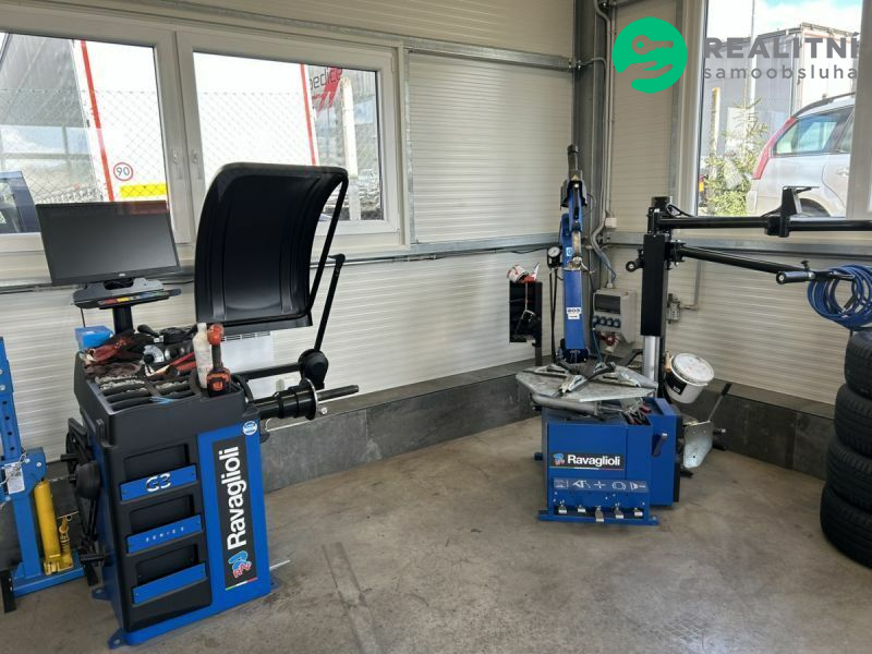 Novostavba haly, pozemek 3000m2, 8km od Brna, u D1 - 17