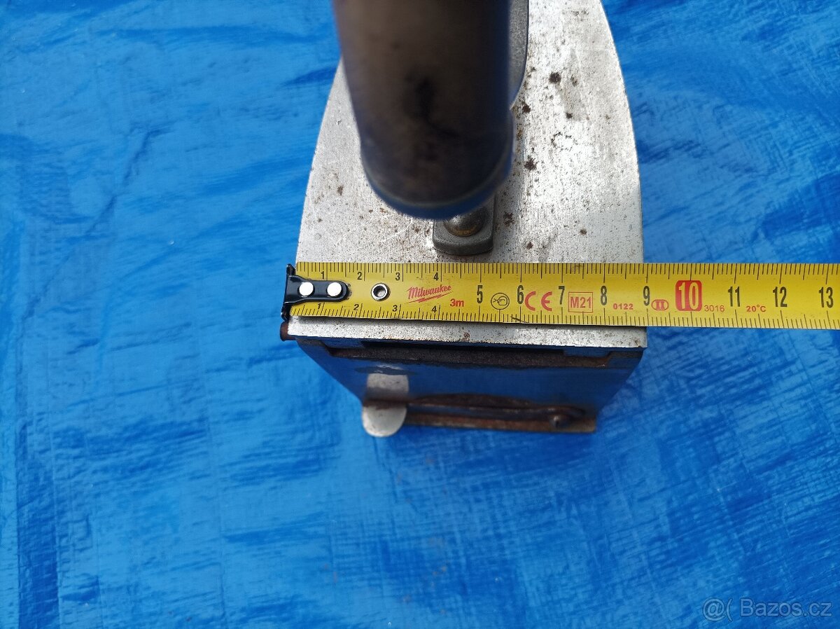 Stará žehlička, made in Czechoslovakia - 17