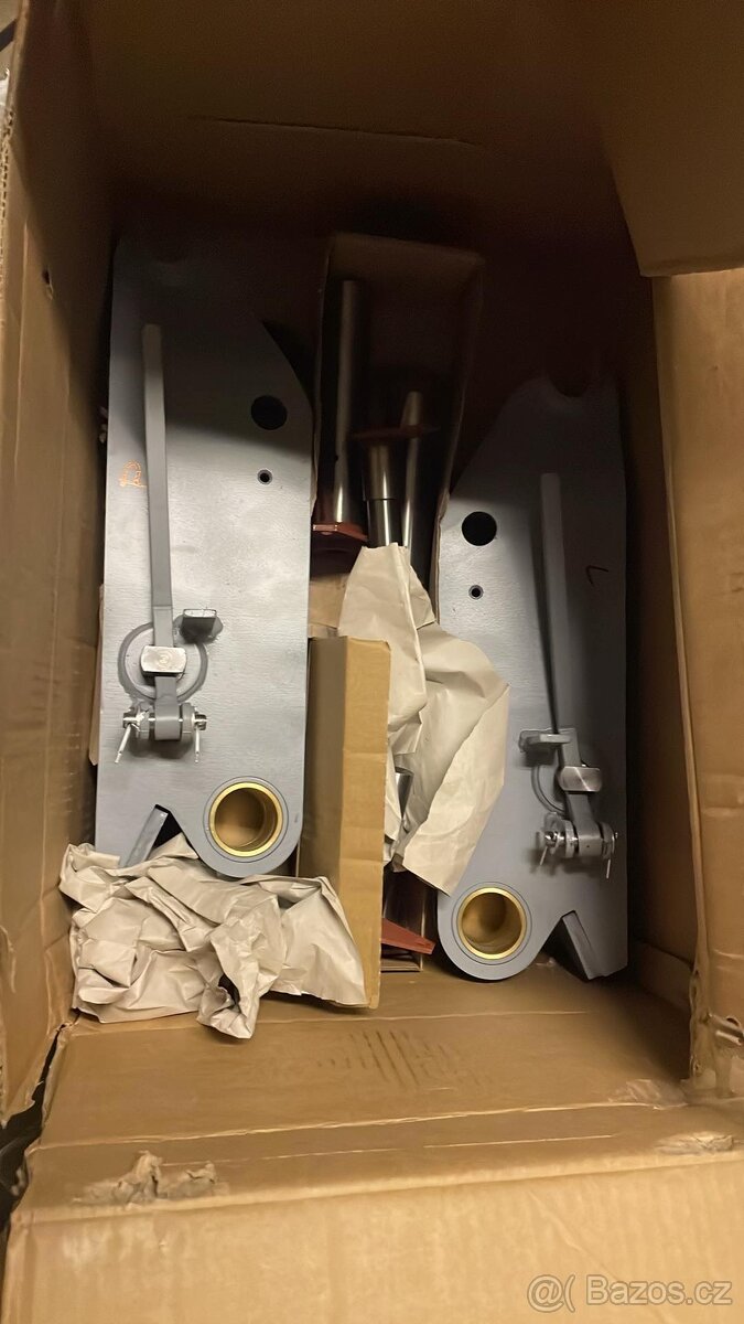 UNC 060 smykový nakladač - 17