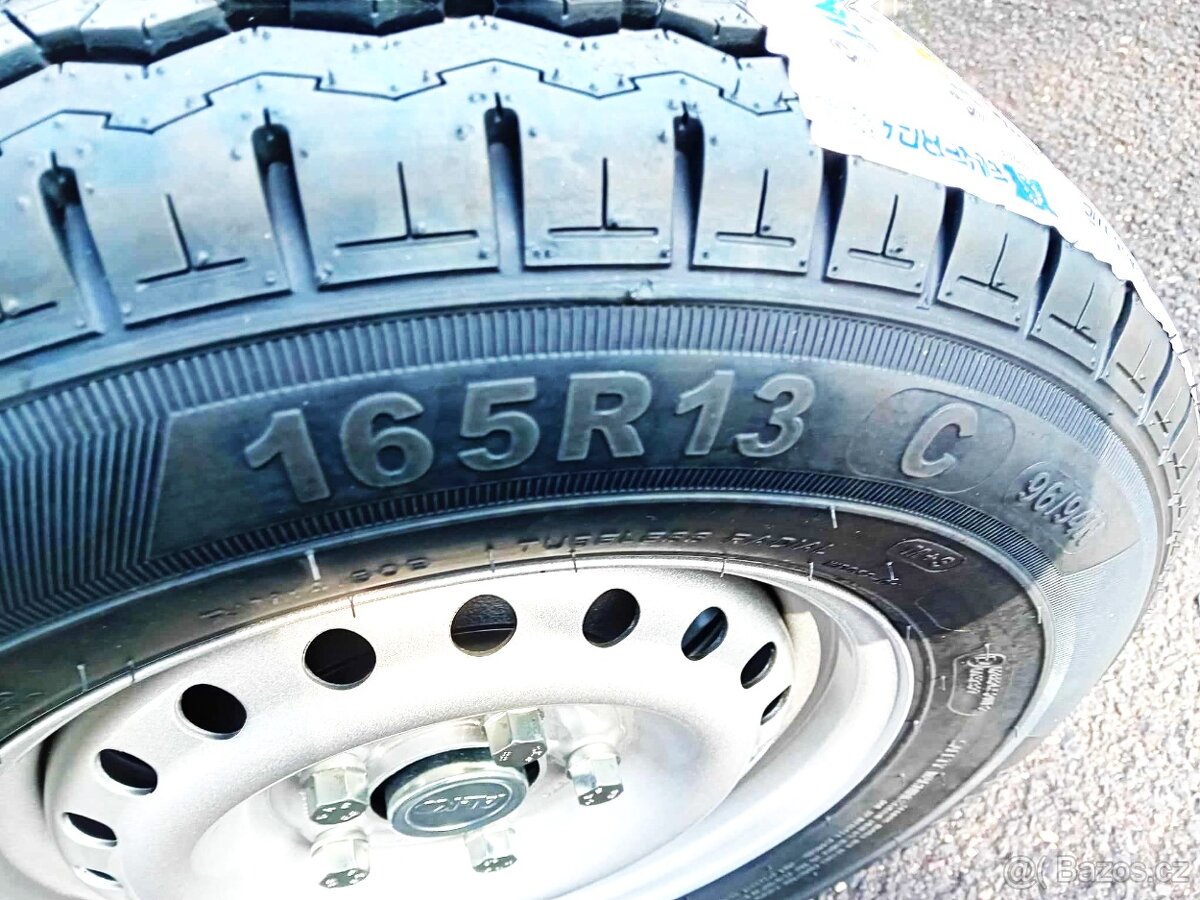 Brzděný přívěsný vozík 1300Kg, 2,65m x 1,30m, svařovaný rám - 17