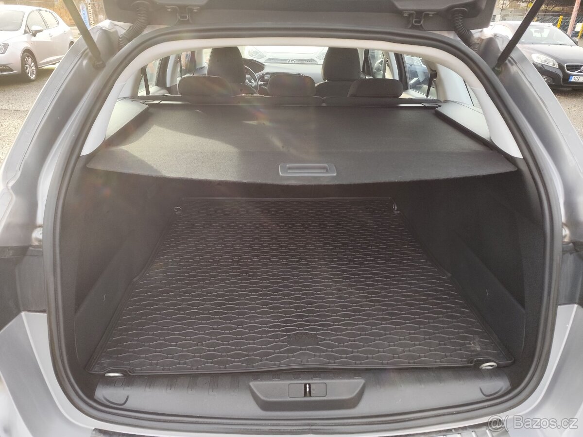 Peugeot 308 SW 1.2i,96kw.PureTech.R.V.7/2014.STK Nová - 17