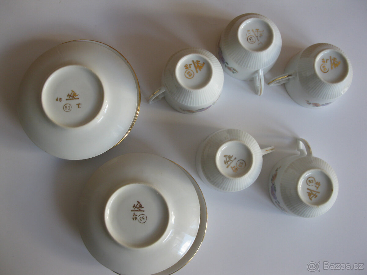 hrníčky,malachitová dóza,skleničky,krásná růž.váza ,sošky - 17