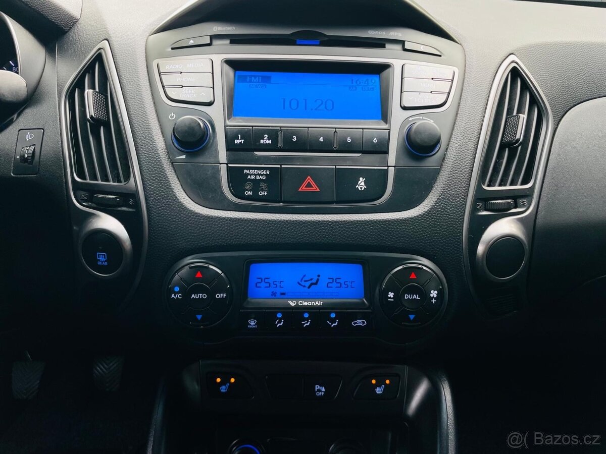 Hyundai ix35 2.0CRDi 4x4 FACELIFT VYHŘEV SERVISKA TAŽNÉ - 17