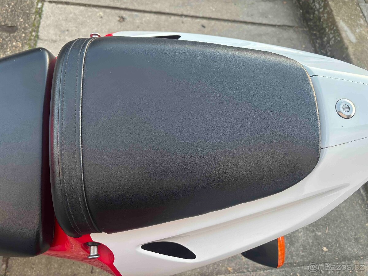 Honda CBR900RR SC33 1999 - 17