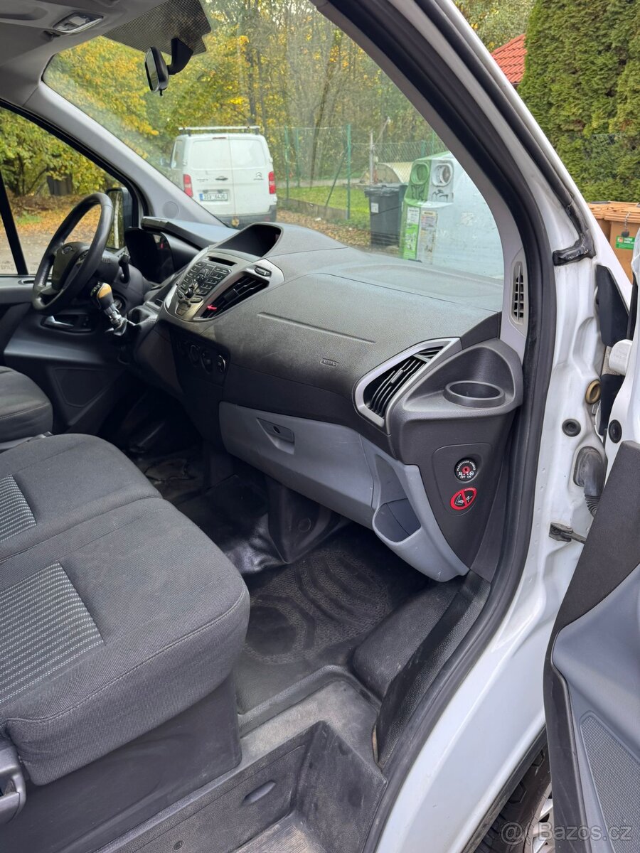 Ford Transit Custom 2.2 TDCi – 6 míst, 2014, tažné 3,1t - 17