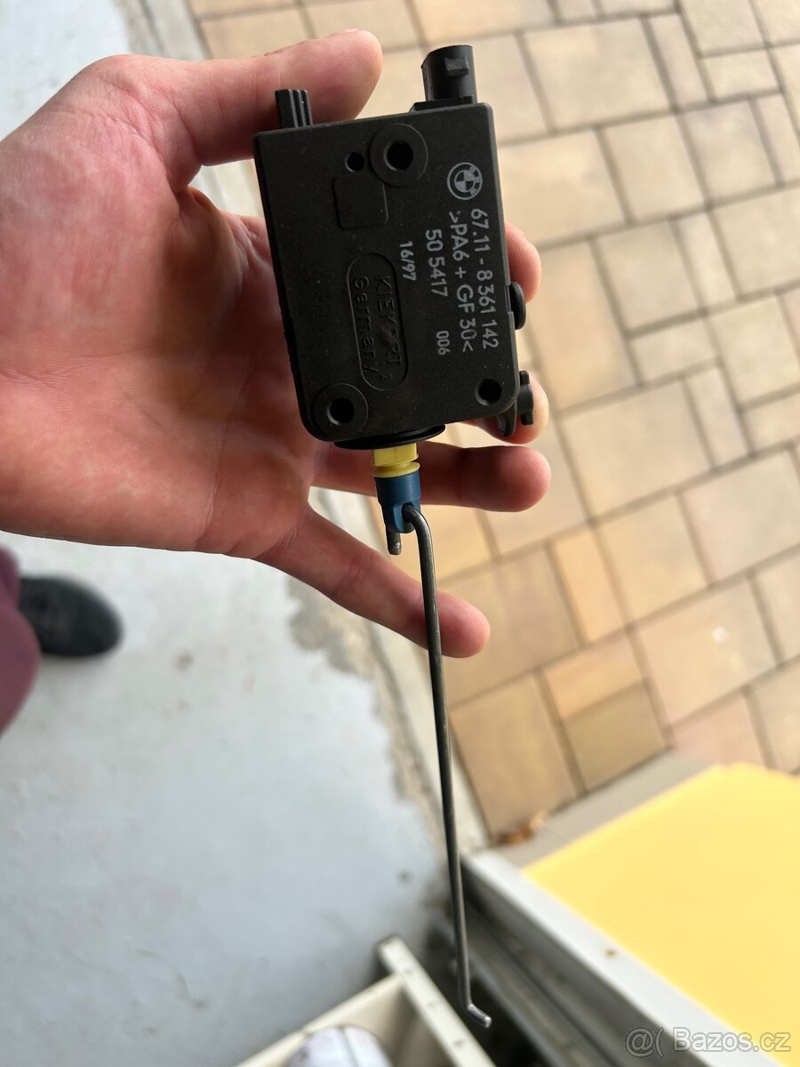 BMW E36 zbytky dílů 318is - 17