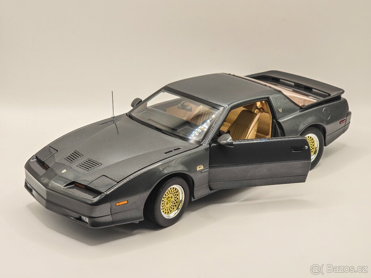 Pontiac Firebird TransAm 1:18 Greenlight - 17