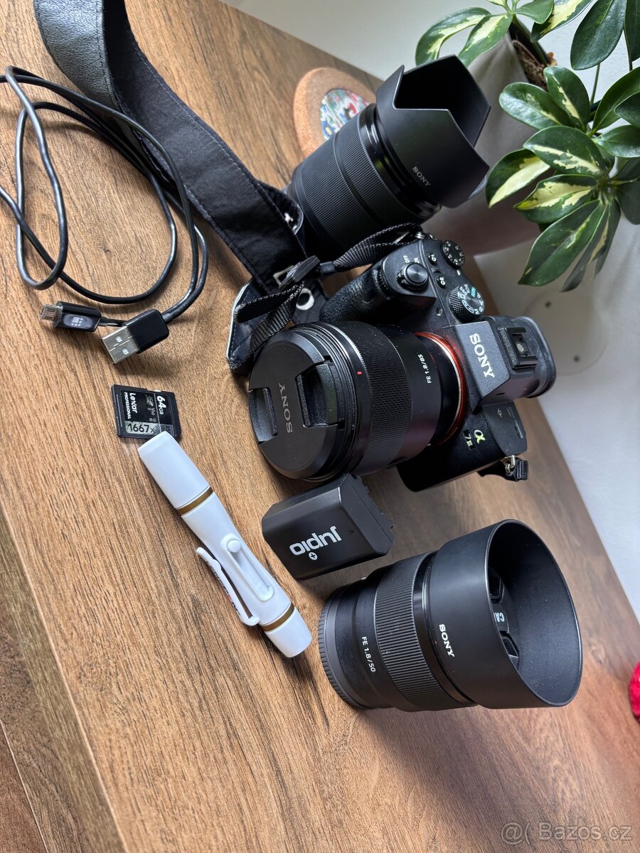 Sony A7 III + 3 objektivy + příslušen - 17