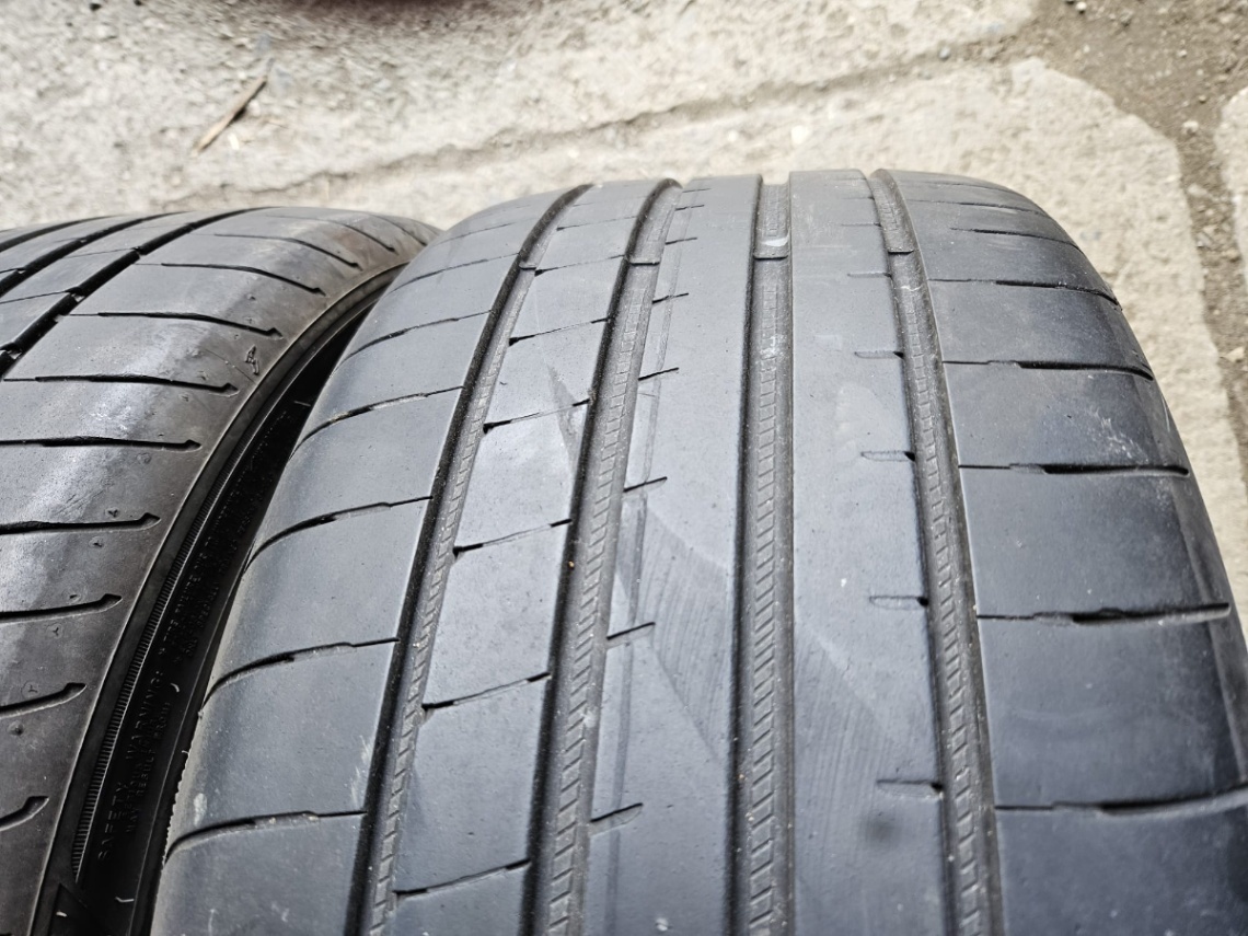 225/40R19 - 17