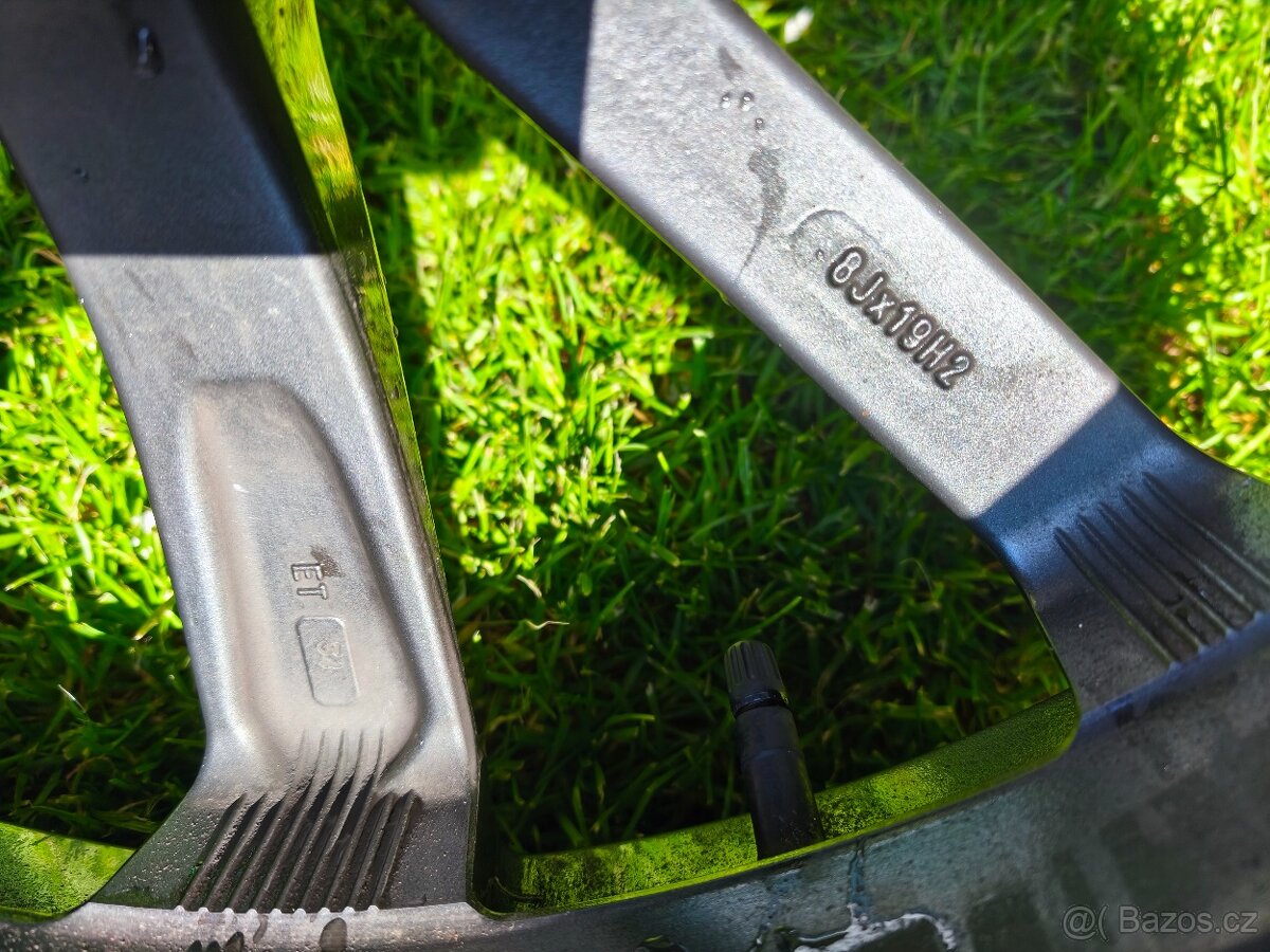 Dvourozměrná zimní sada KIA Stinger r19 5x114,3 9mm - 17