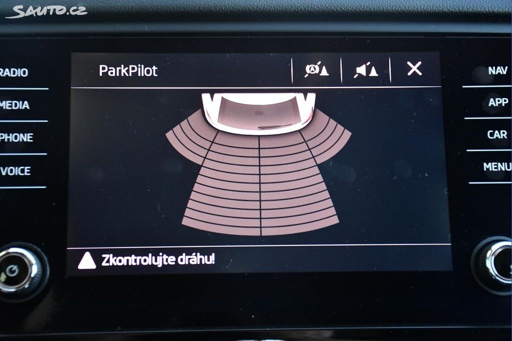 Škoda Octavia Combi 1.6TDi DSG 85KW NAVI CARPLAY - 17