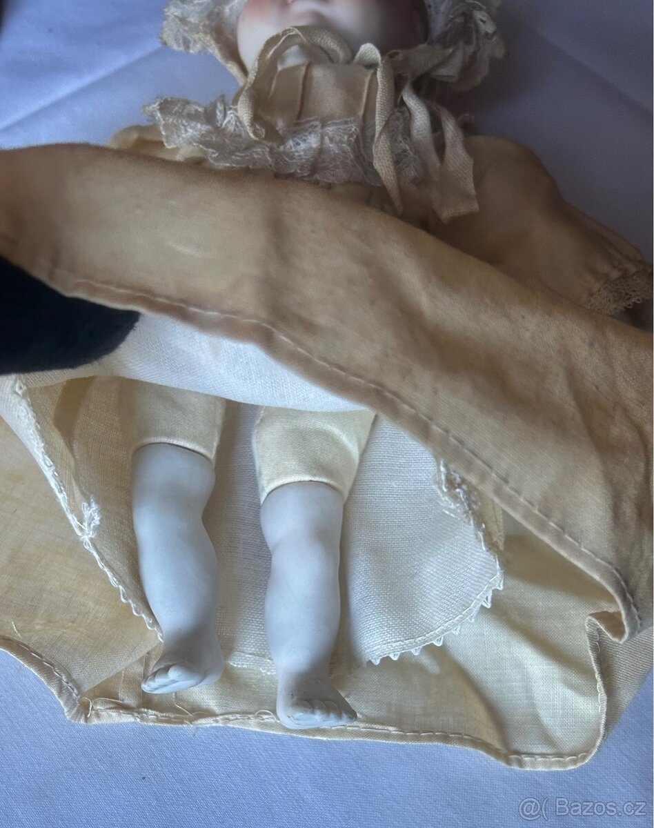 Sběratelský komplet – kočárek + porcelánová panenka - 17