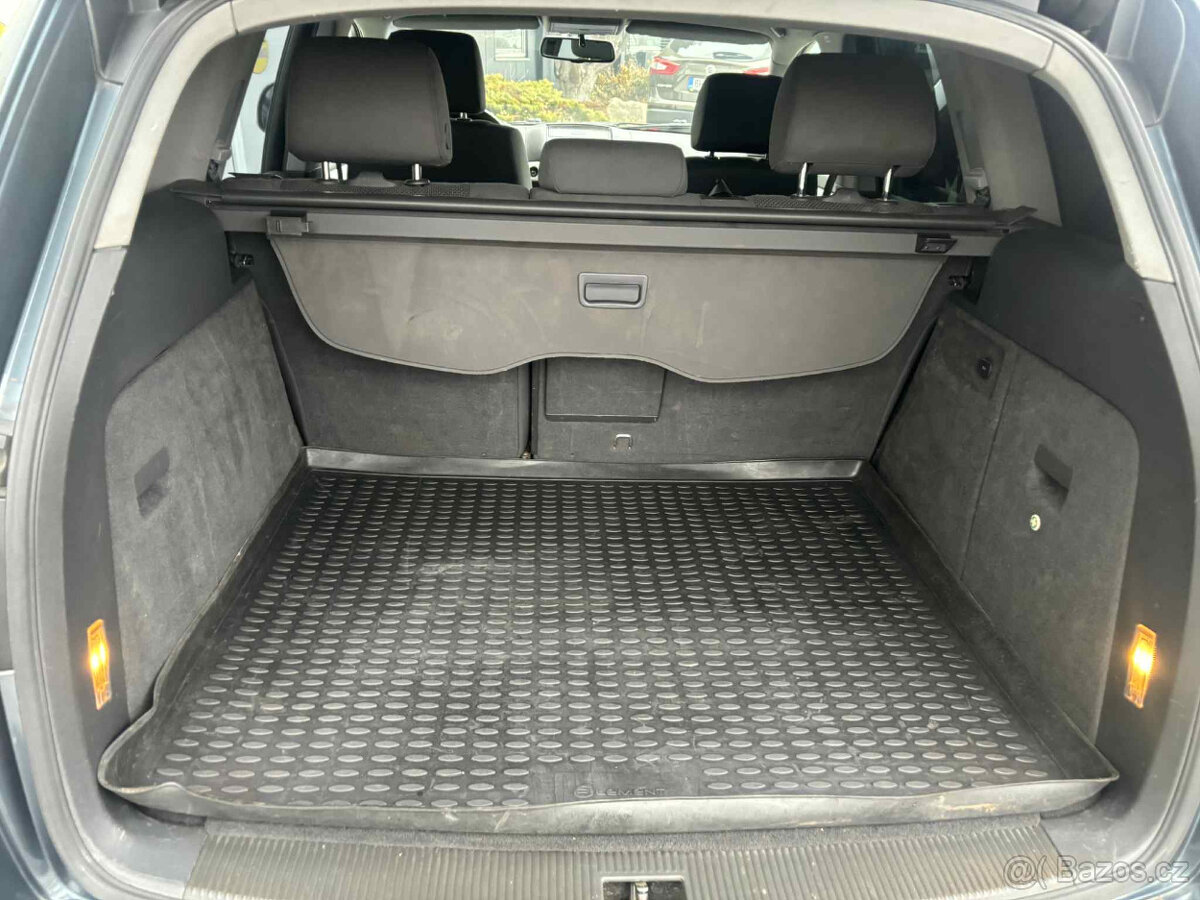 Prodám Volkswagen Touareg 2,5 TDi 4x4 - 17