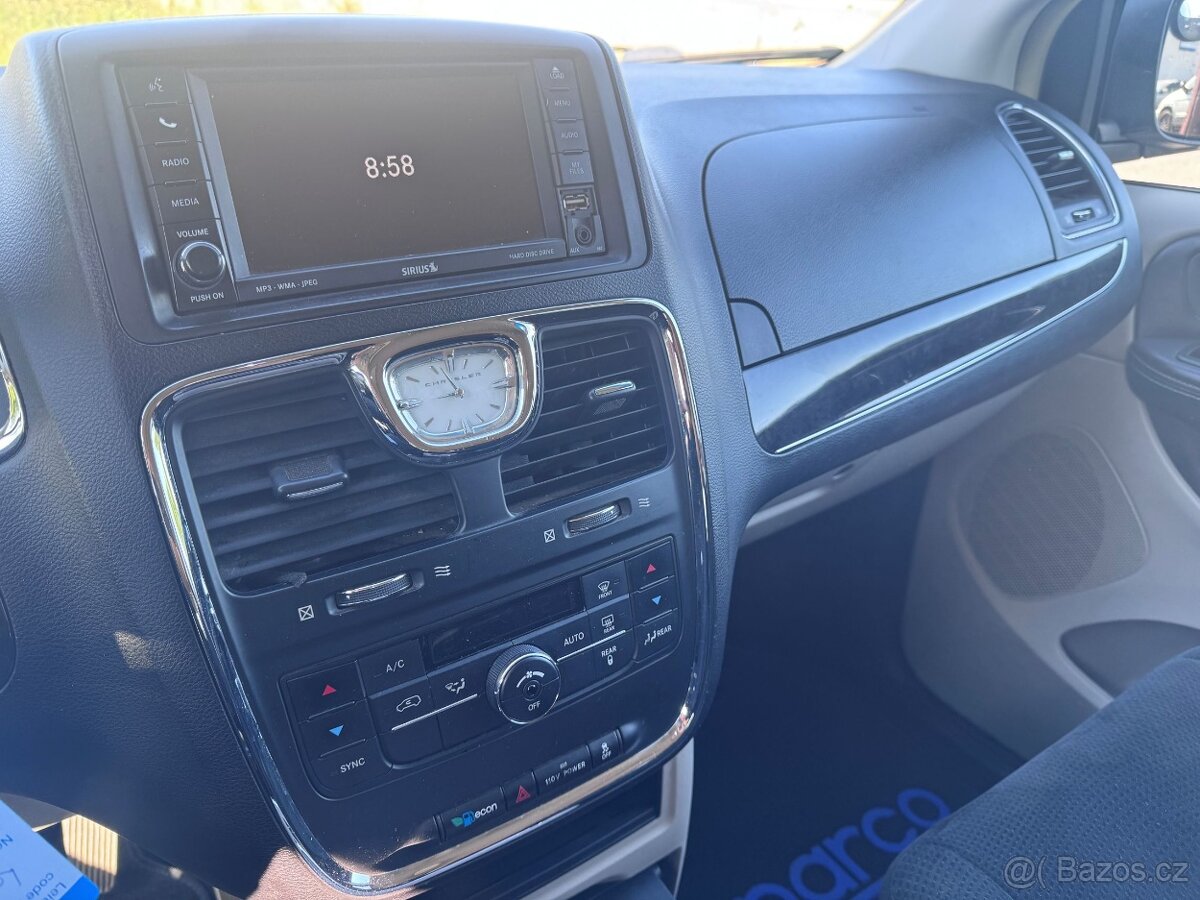 Chrysler Town Country 3,6 V6 RT El dveře DO 2011 DPH - 17