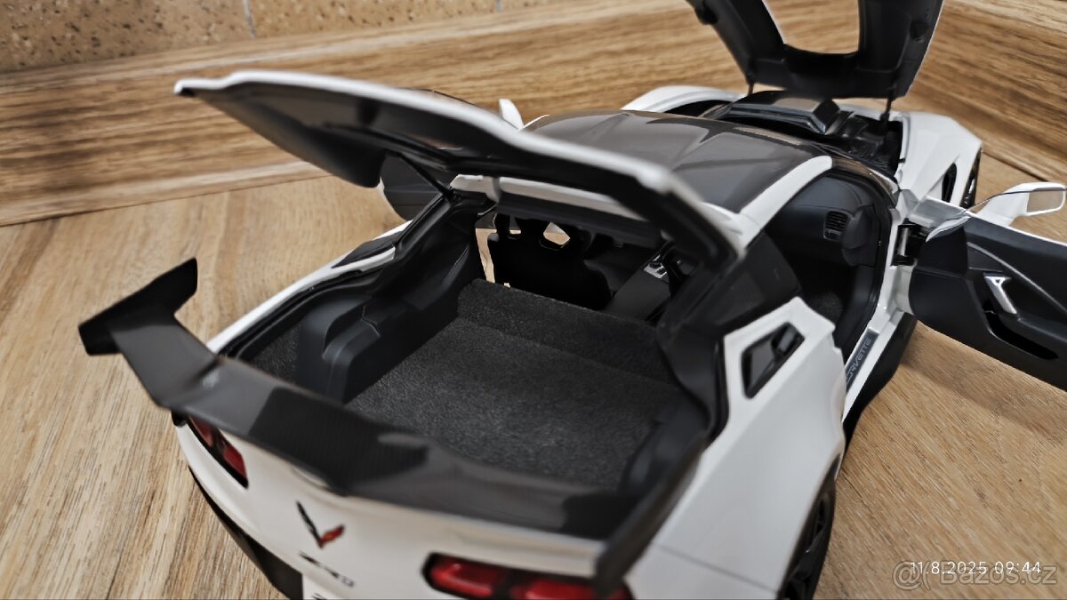 Model Chevrolet Corvette ZR1 2019 1:18 Autoart ( 71270 ) - 17